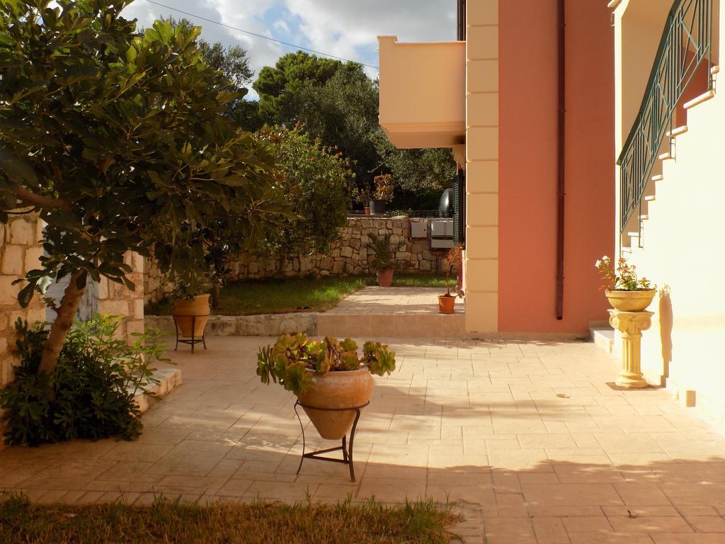 Kolona Apartments Lixouri Exterior photo
