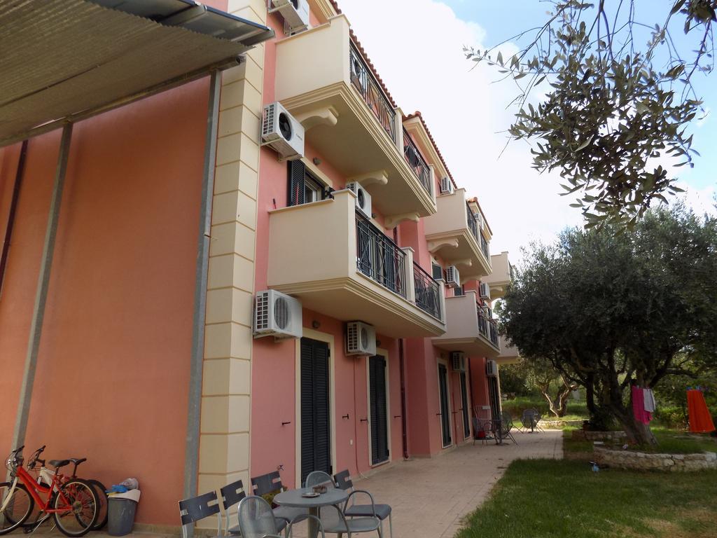 Kolona Apartments Lixouri Exterior photo