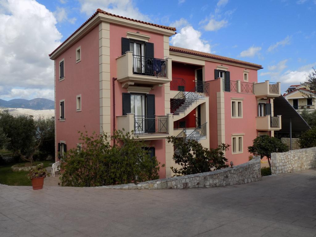 Kolona Apartments Lixouri Exterior photo