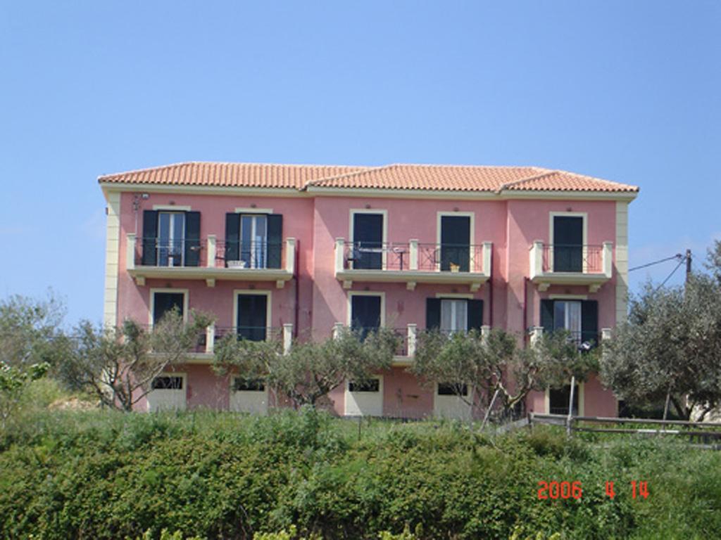 Kolona Apartments Lixouri Exterior photo